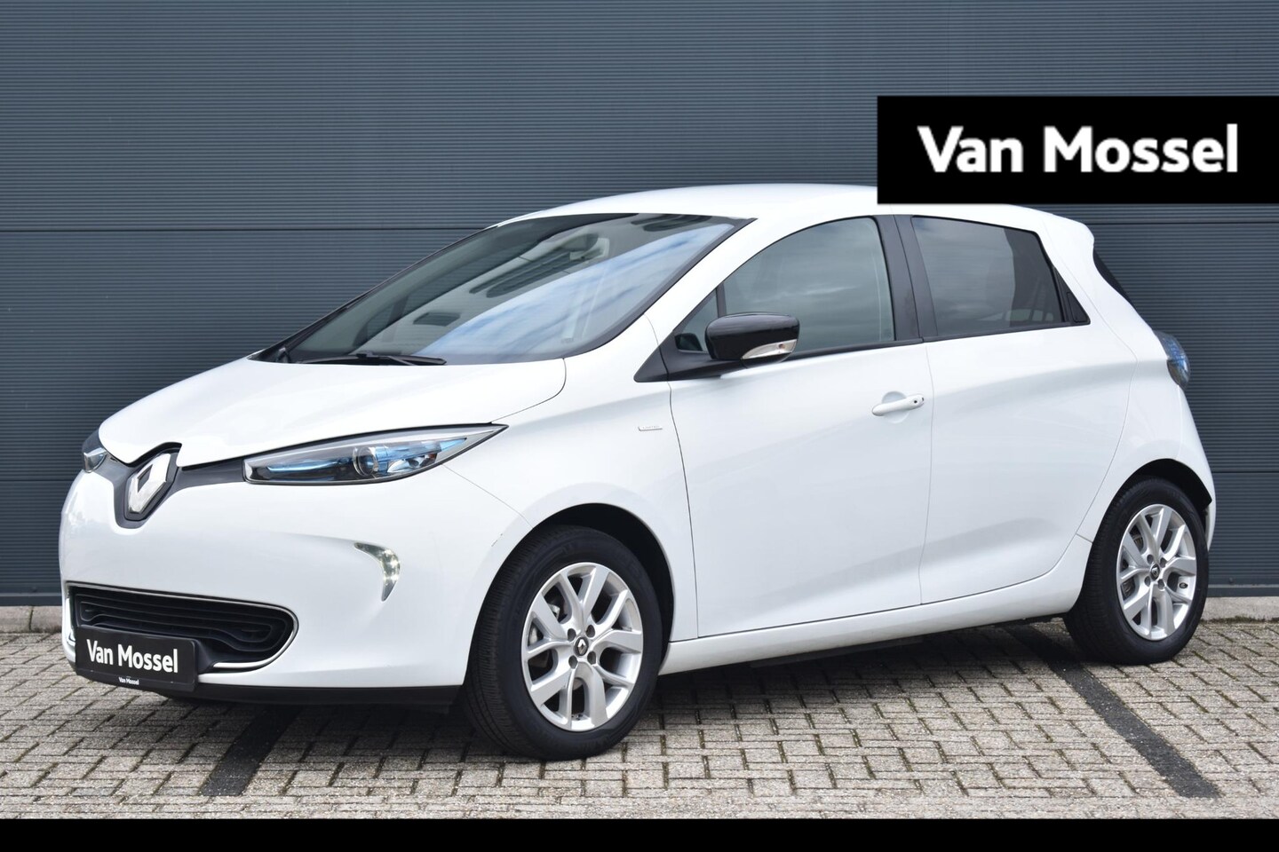 Renault Zoe - R110 Limited 41 kWh 109pk | Huuraccu vanaf € 64,- pm | Navigatie | Trekhaak | Parkeersenso - AutoWereld.nl