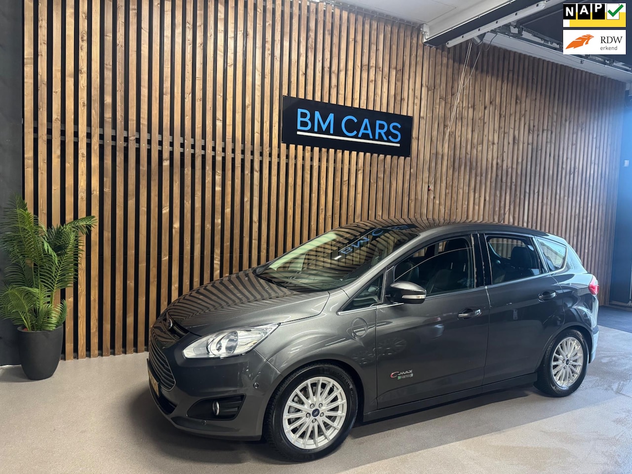 Ford C-Max - 2.0 Plug-in Hybrid Titanium Plus Aut,Panodak,Leer,Camera - AutoWereld.nl