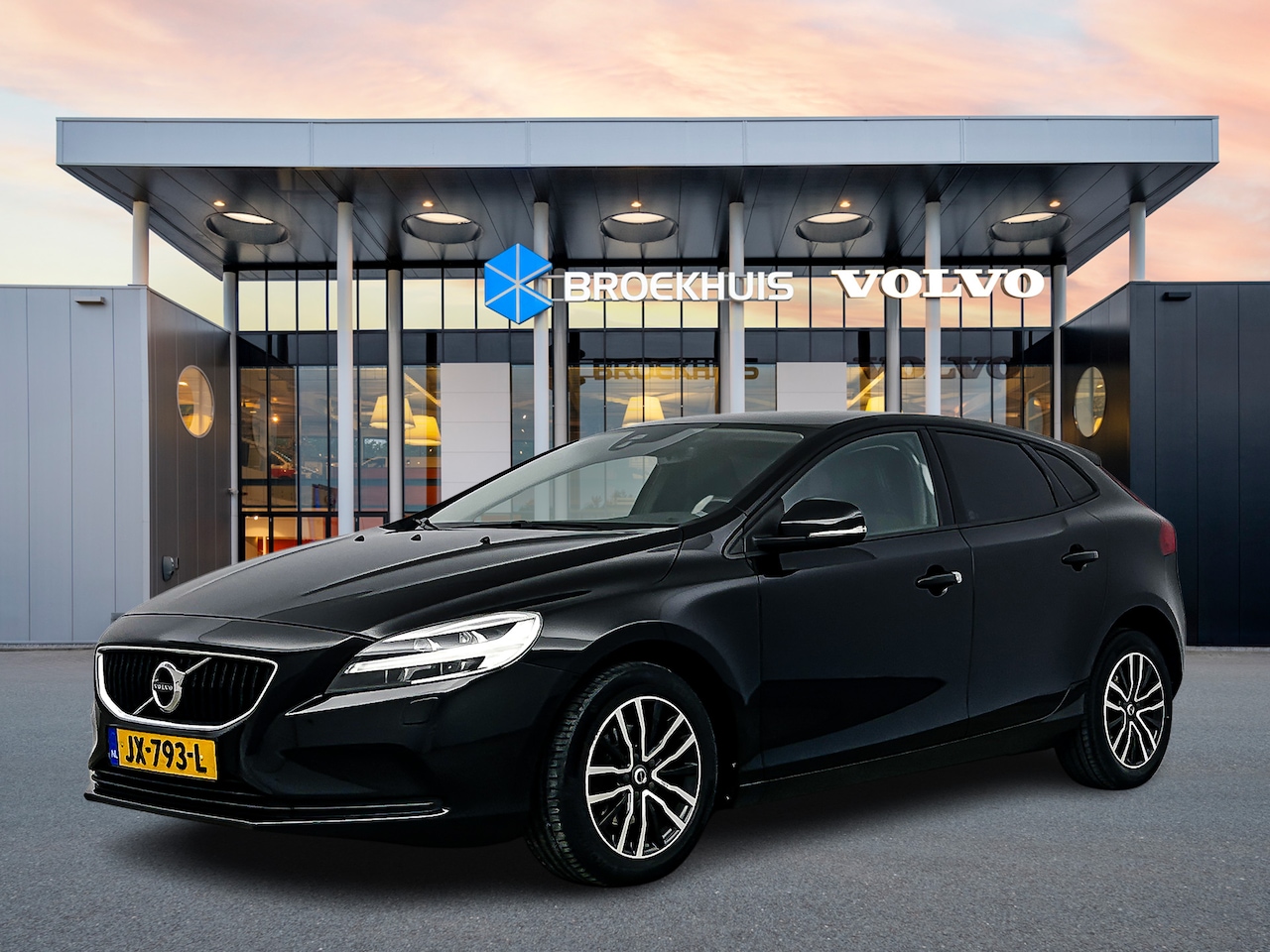 Volvo V40 - 2.0 T2 Nordic+ | Getint glas | Stoelverwarming | Parkeerverwarming | Voorruitverwarming | - AutoWereld.nl