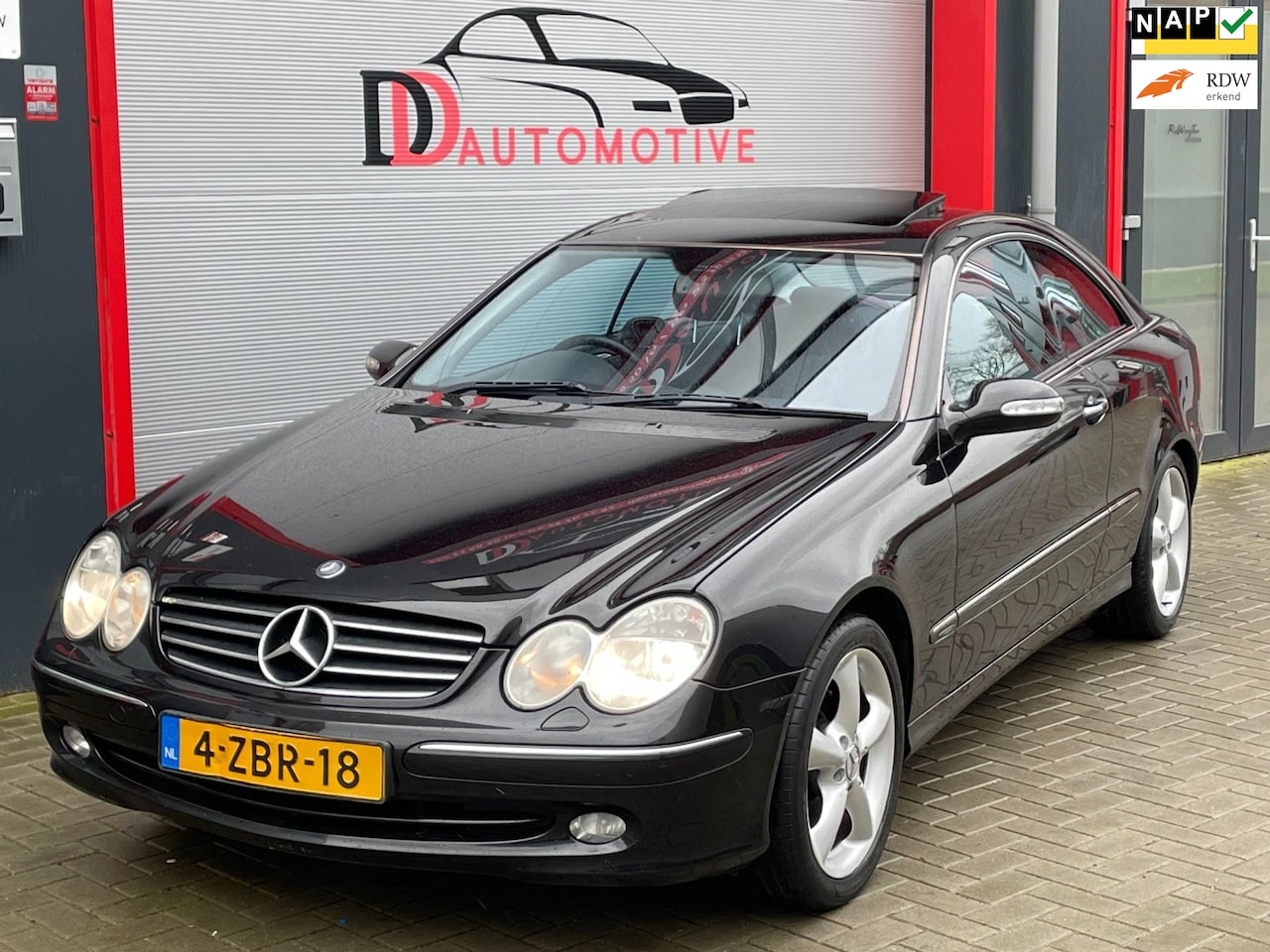 Mercedes-Benz CLK-klasse Coupé - 320 Avantgarde RECHTS GESTUURD/AUTO/DAK/MEMORY/NAVI/CRUISE - AutoWereld.nl