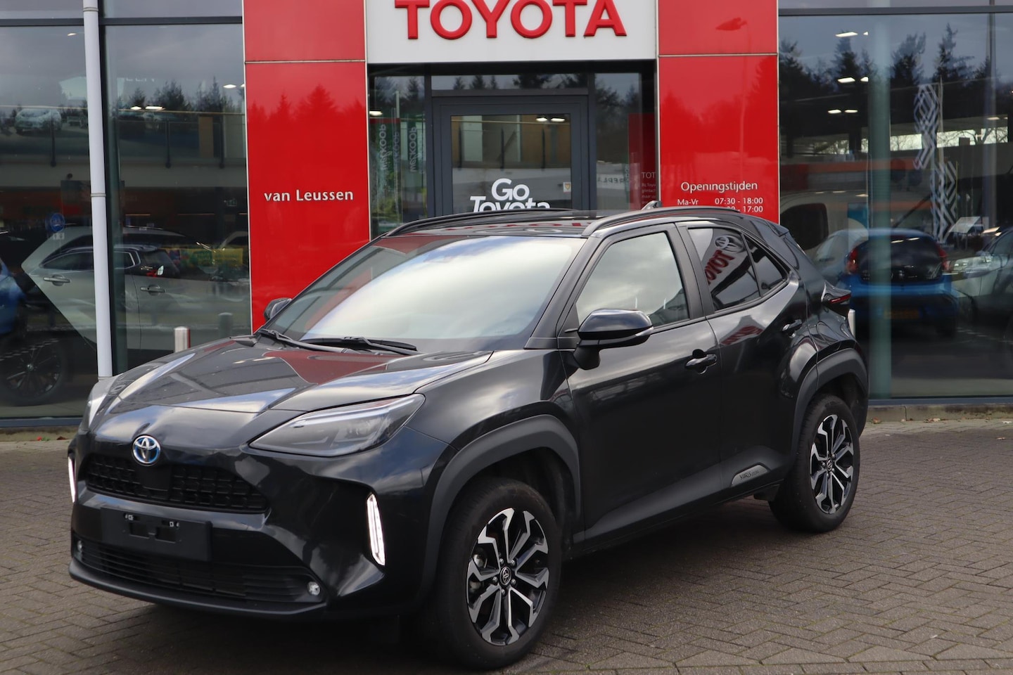 Toyota Yaris Cross - 1.5 HYBRID STYLE APPLE/ANDROID EL-ACHTERKLEP KEYLESS NAVI STUUR/STOEL VERWARM. HEAD-UP - AutoWereld.nl