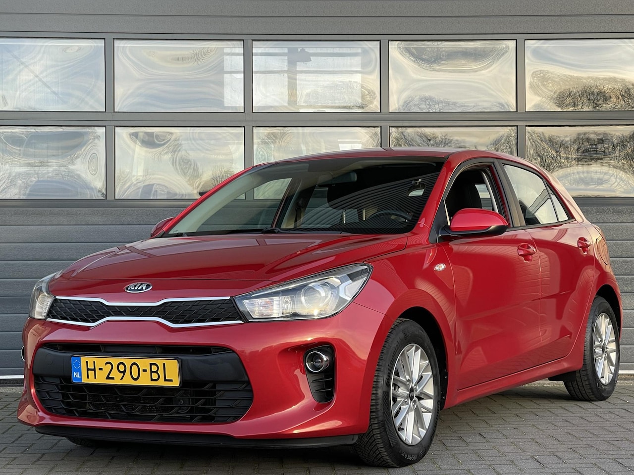 Kia Rio - 1.0 TGDI DYNAMICLINE I APPLE/ANDROID I ACHTERUITRIJCAMERA I NAVIGATIE I LICHT METALEN VELG - AutoWereld.nl