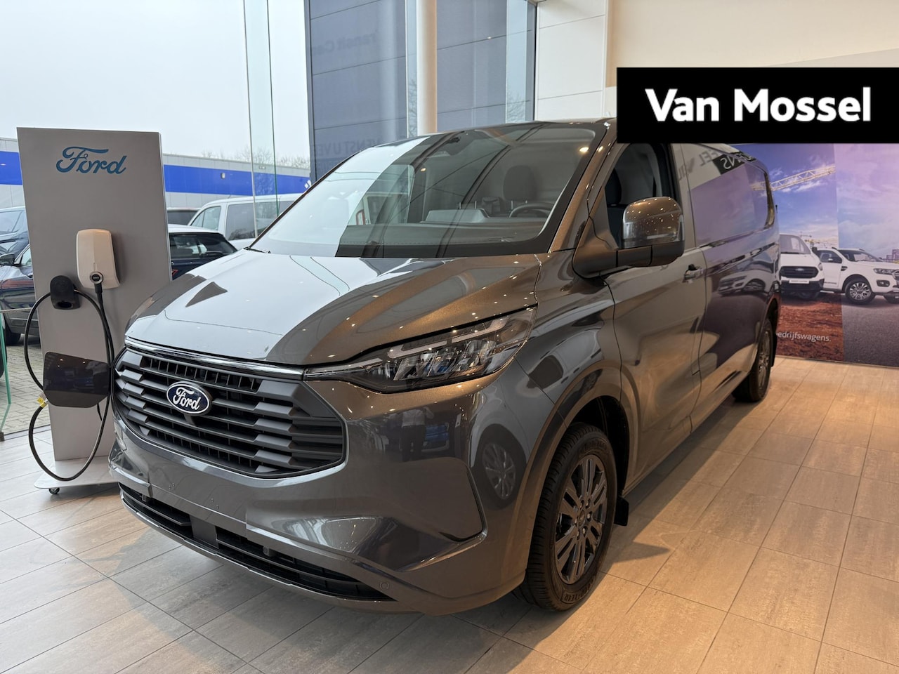 Ford Transit Custom - 340 2.5 PHEV L2H1 Limited | Voorraadauto - AutoWereld.nl