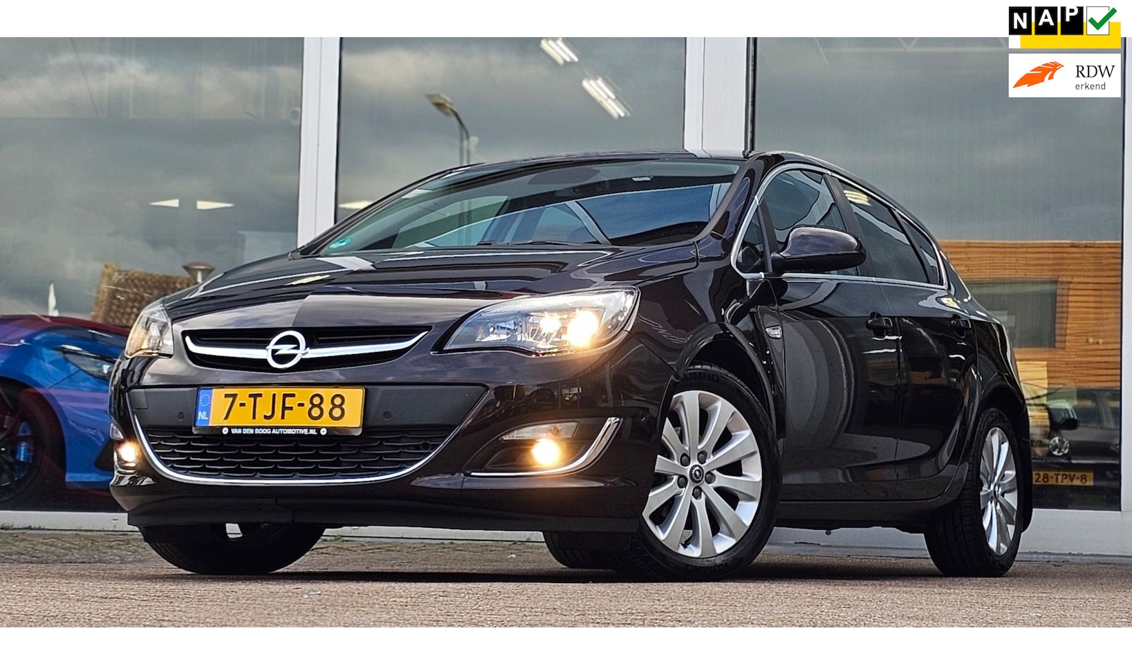 Opel Astra - 1.4 Turbo Cosmo 1e Eigenaar 100% Dealer onderhouden! Navigatie - AutoWereld.nl