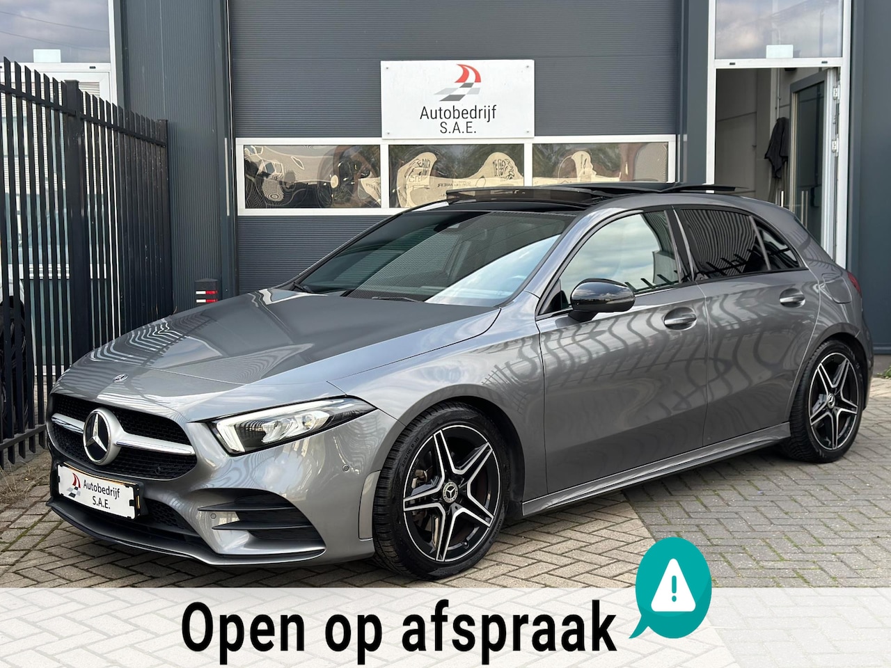 Mercedes-Benz A-klasse - 200 AMG PANO CARPLAY SFEER NIGHT CAMERA ! - AutoWereld.nl