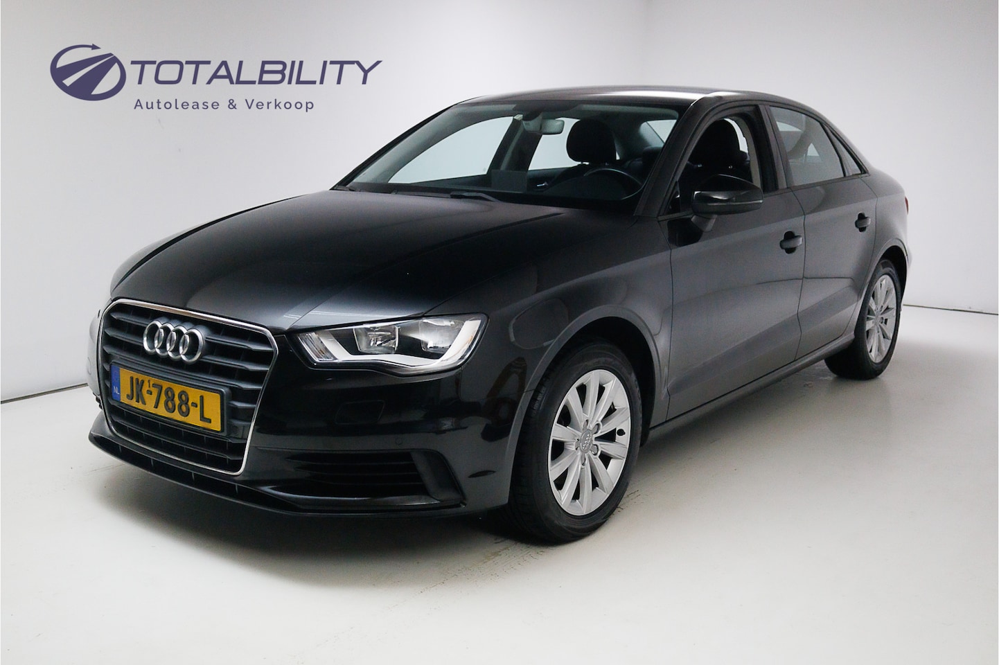 Audi A3 Limousine - 1.4 TFSI CoD Ambition | Airco | Cruise | PDC V + A | Navigatie Voorstoelen in hoogte verst - AutoWereld.nl