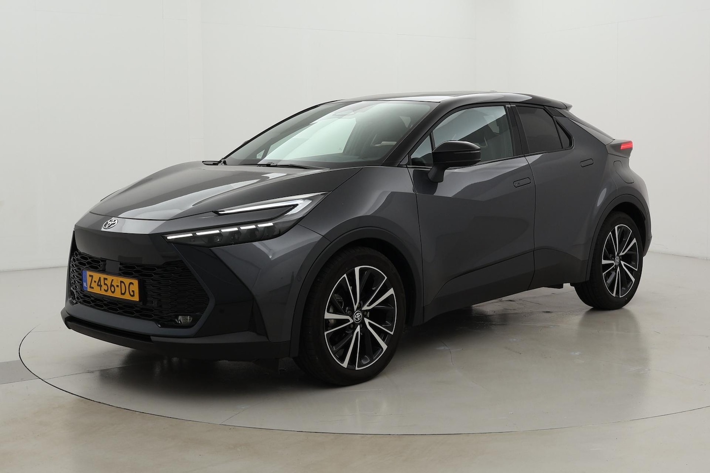 Toyota C-HR - 1.8 Hybrid 140 Executive | Navigatie | 360 camera | Sfeerverlichting | 19 inch - AutoWereld.nl