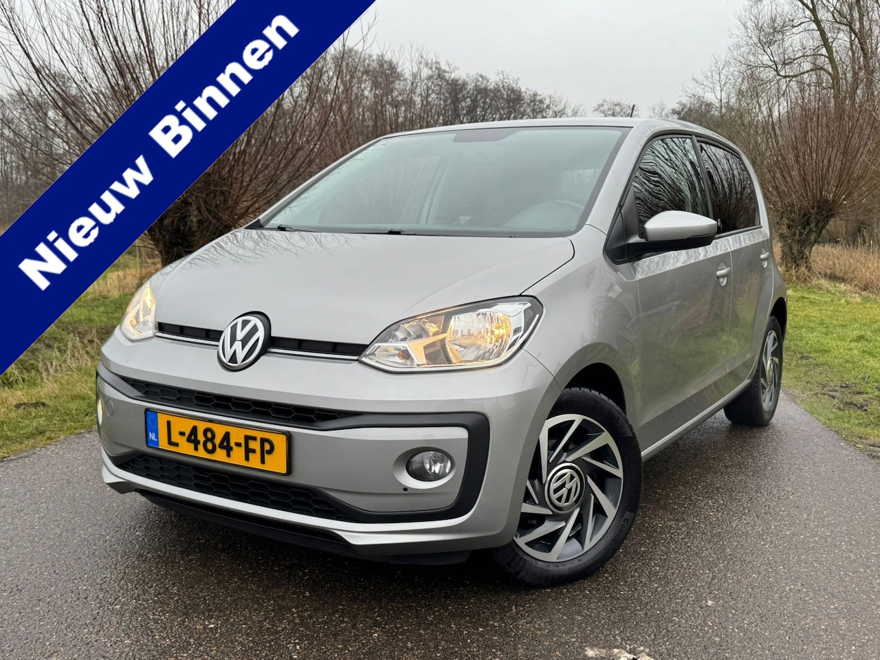 Volkswagen Up! - 1.0 BMT high up! Sound / 5-Deurs / Airco / Stoelverwarming / LM-Velgen 15"/ Extra Set Wint - AutoWereld.nl