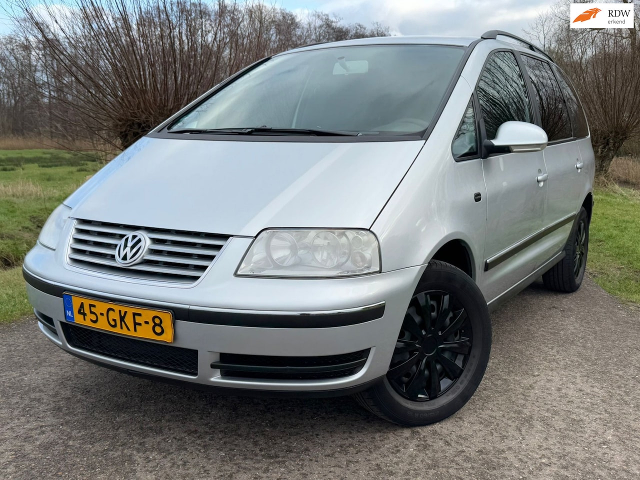 Volkswagen Sharan - 2.0 Comfortline / 7-persoons / Carplay / Trekhaak / - AutoWereld.nl