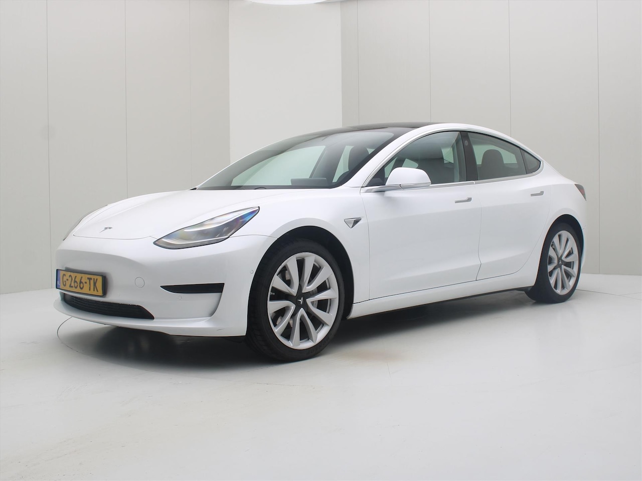 Tesla Model 3 - Standard RWD Plus [ TREKHAAK+19" LMV+AUTOPILOT+PREMIUM AUDIO ] - AutoWereld.nl