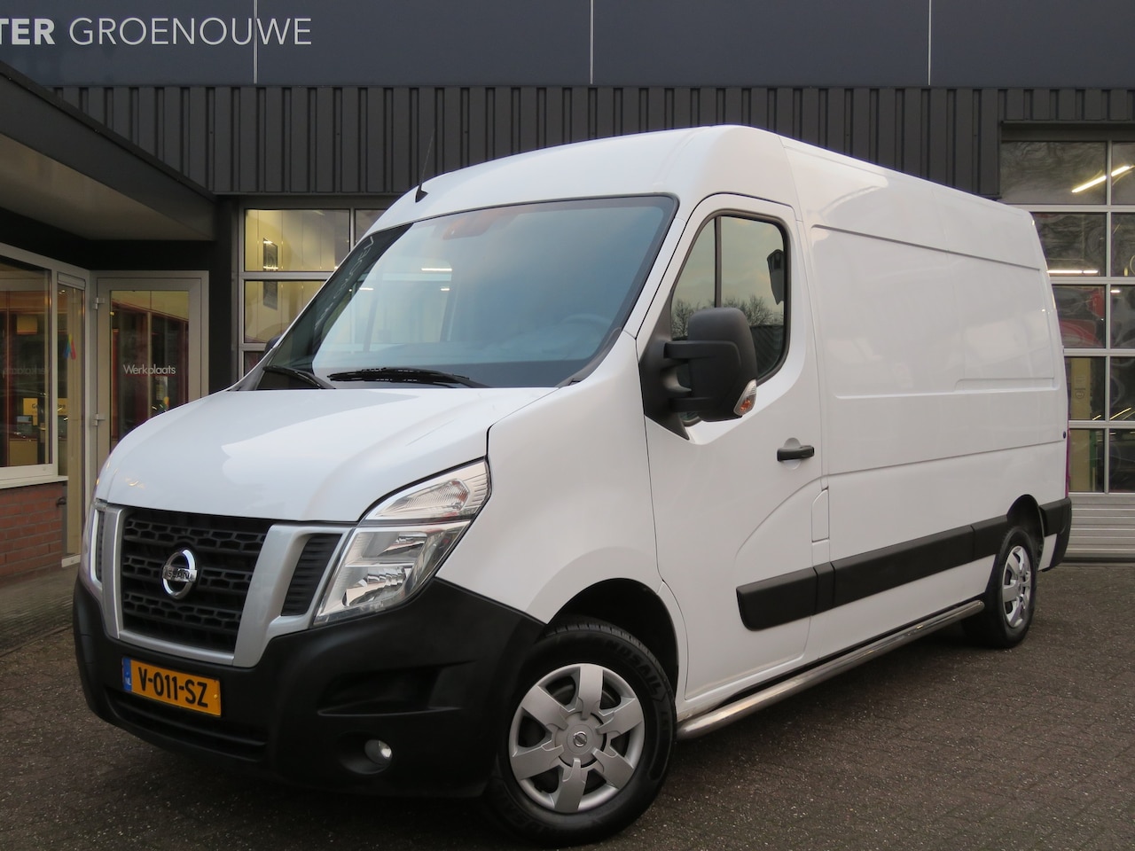 Nissan NV400 - 2.3 dCi L2H2 Business / Camera / Navi / Trekhaak - AutoWereld.nl