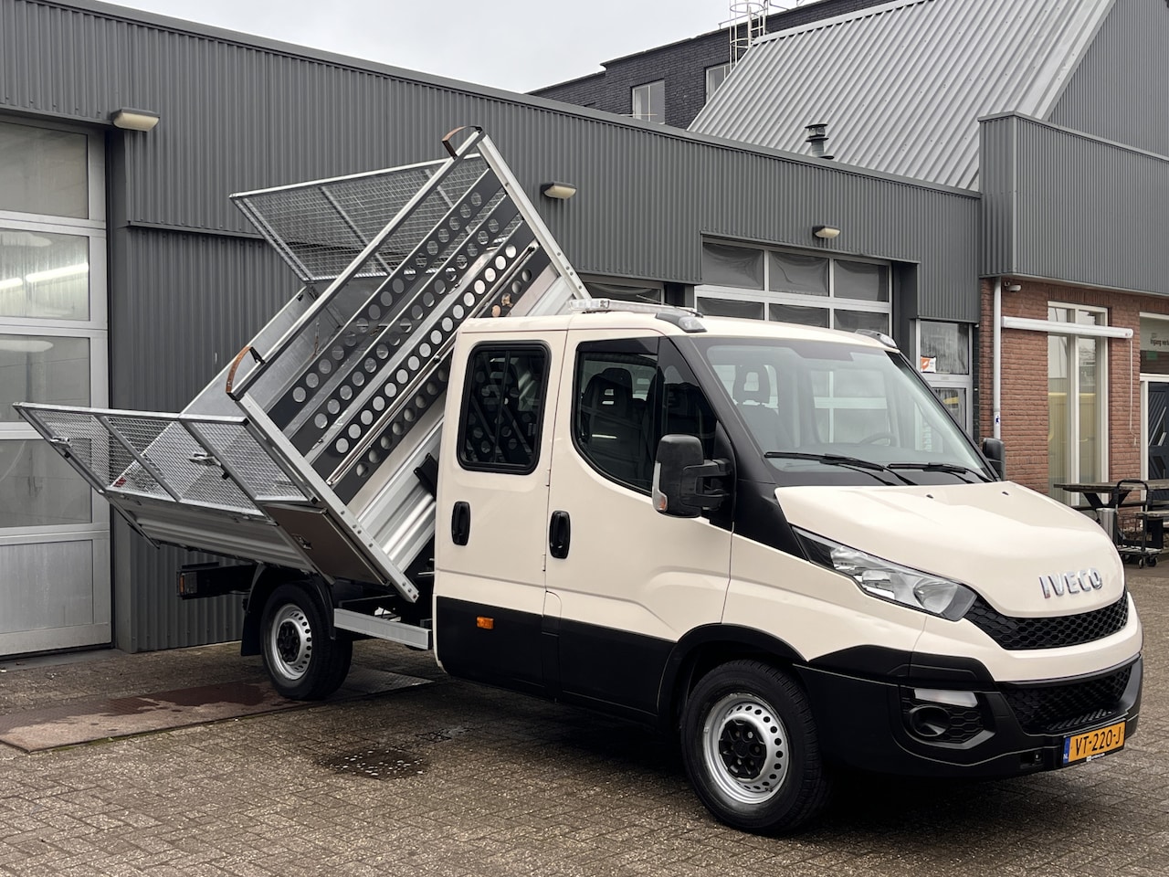 Iveco Daily - 35S11D 2.3 3 zijden kipper Airco Telefoonverbinding Gereedschapskist Stuuwielbediening Ope - AutoWereld.nl