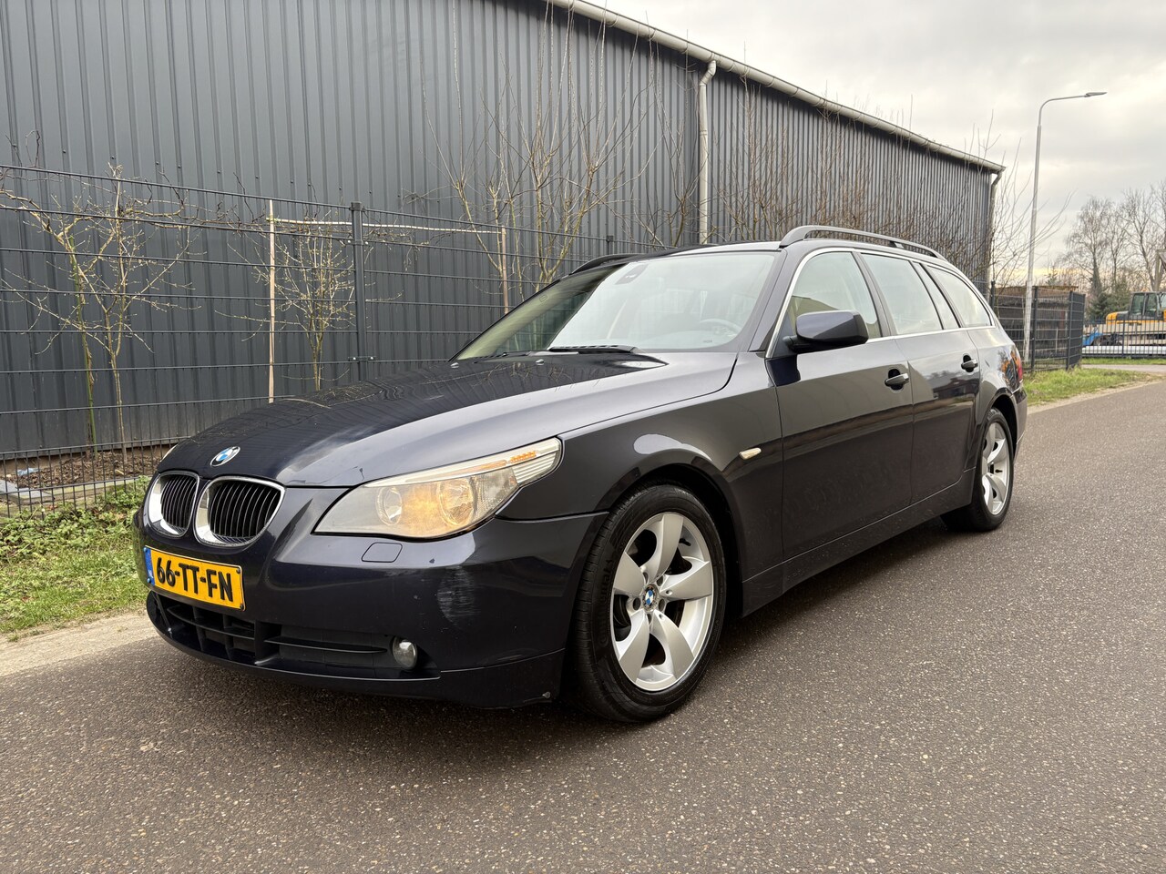 BMW 5-serie Touring - 523i Business Line / AUTOMAAT / LEER / NAVI - AutoWereld.nl