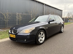 BMW 5-serie Touring - 523i Business Line / AUTOMAAT / LEER / NAVI