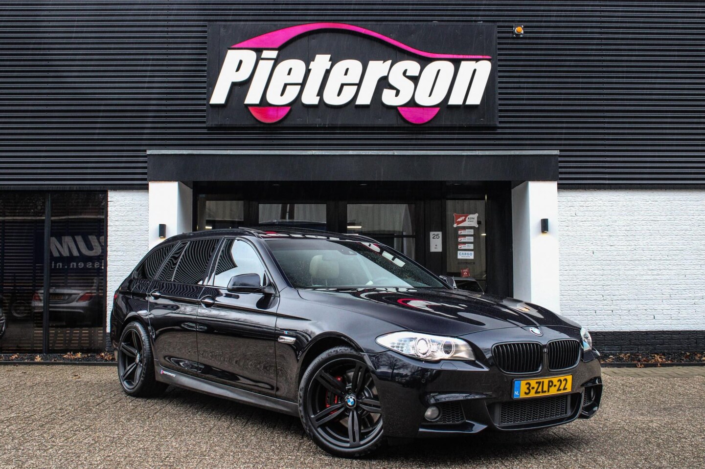 BMW 5-serie Touring - 525d M-Pakket INDIVIDUAL PANO MEMORY VOL - AutoWereld.nl