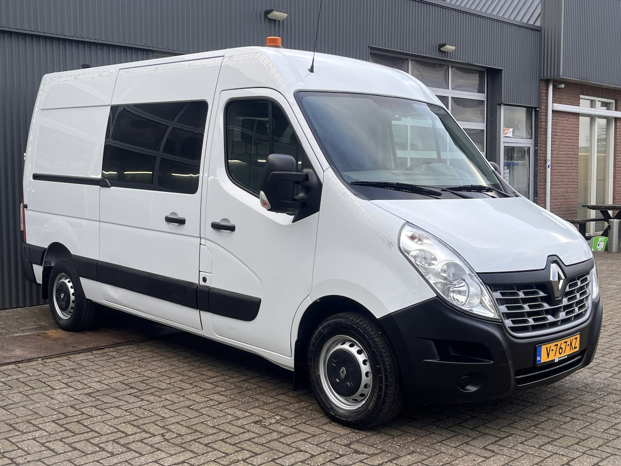 Renault Master - T35 2.3 dCi L2H2 146PK Euro 6 Airco Cruise controle Kastinrichting Omvormer Standkachel Ca - AutoWereld.nl