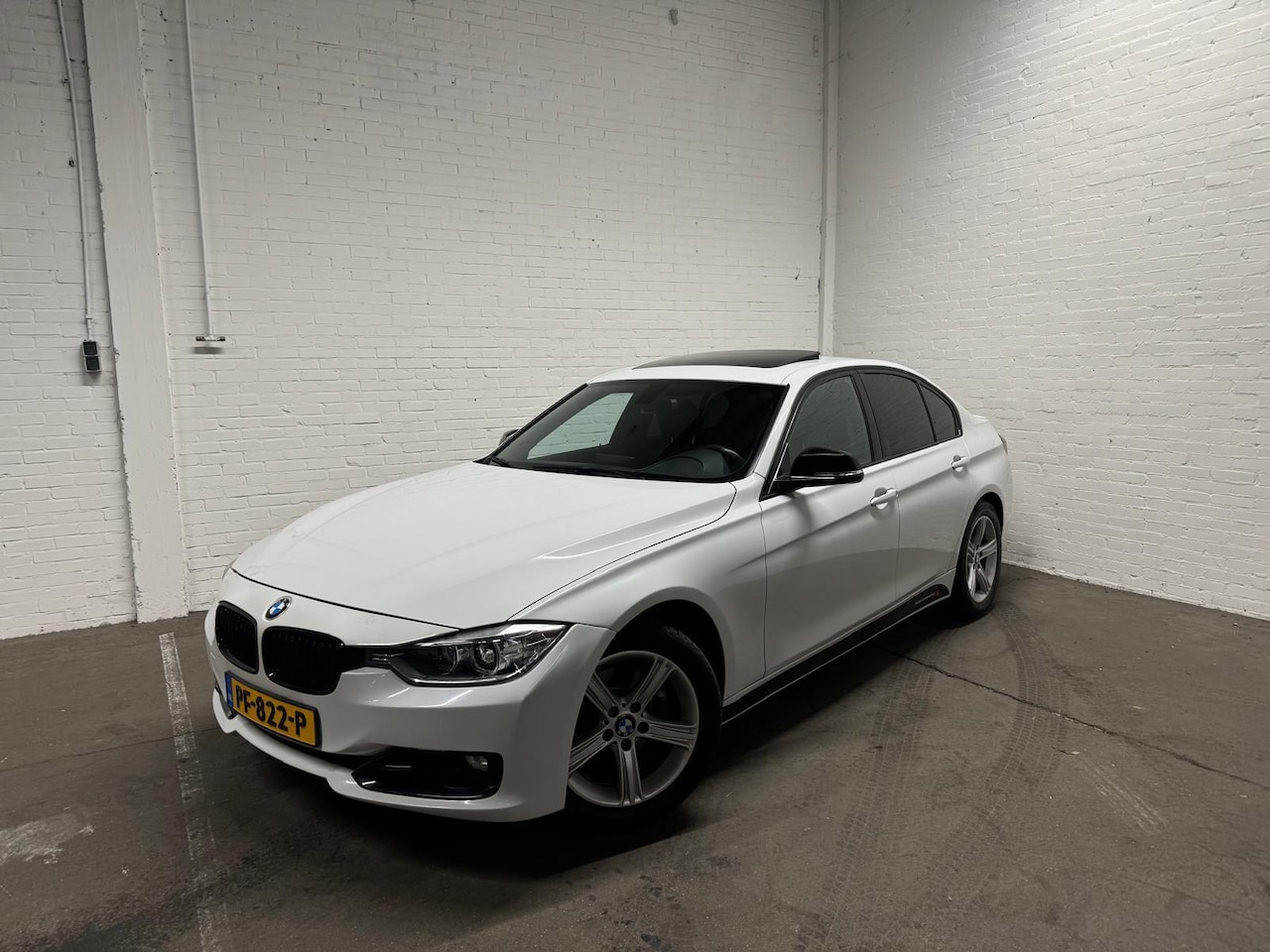 BMW 3-serie - 328i Groot Navi|Panorama|Leder|Cruise control|Carbon interieur - AutoWereld.nl