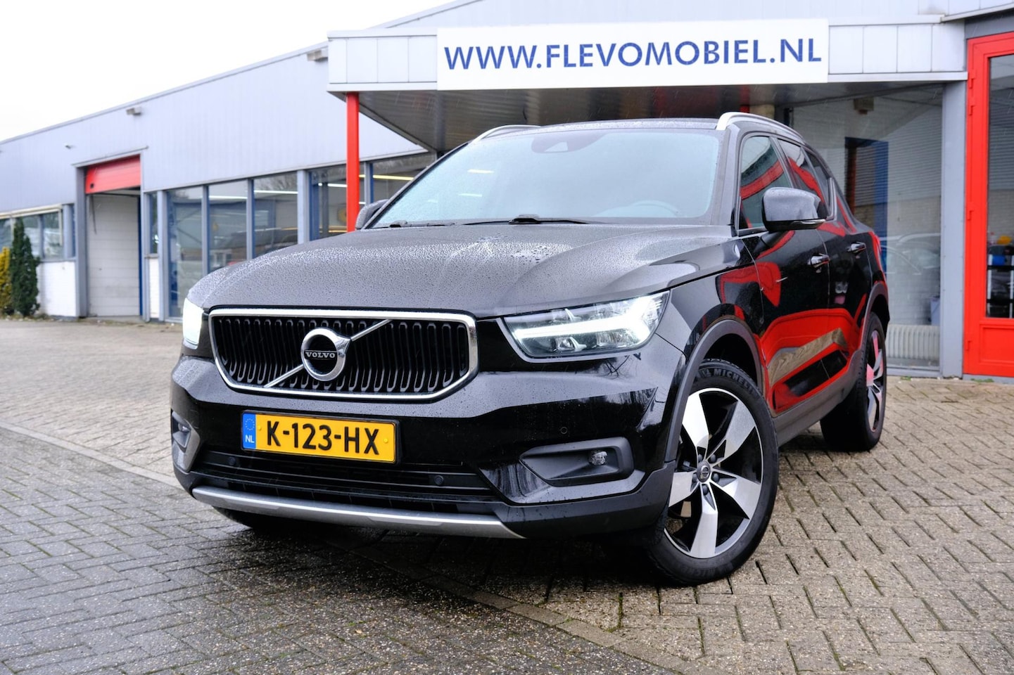 Volvo XC40 - 1.5 T2 Momentum Aut. Pano|Navi|BLIS|Cam|Adapt.Cruise|LMV - AutoWereld.nl