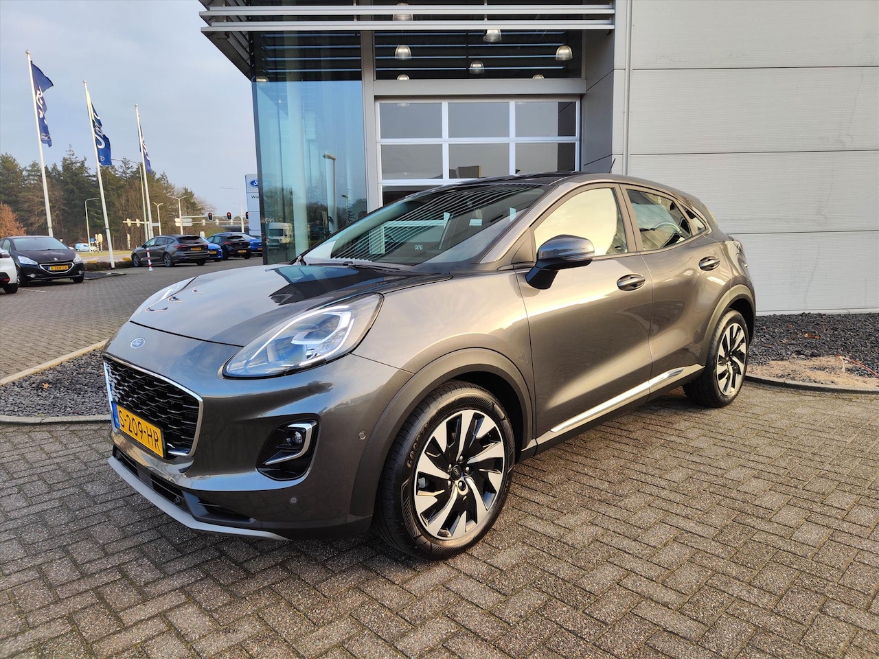 Ford Puma - 1.0i Ecoboost Hybrid 125pk Titanium | Camera | Trekhaak | Adaptive cruise control - AutoWereld.nl