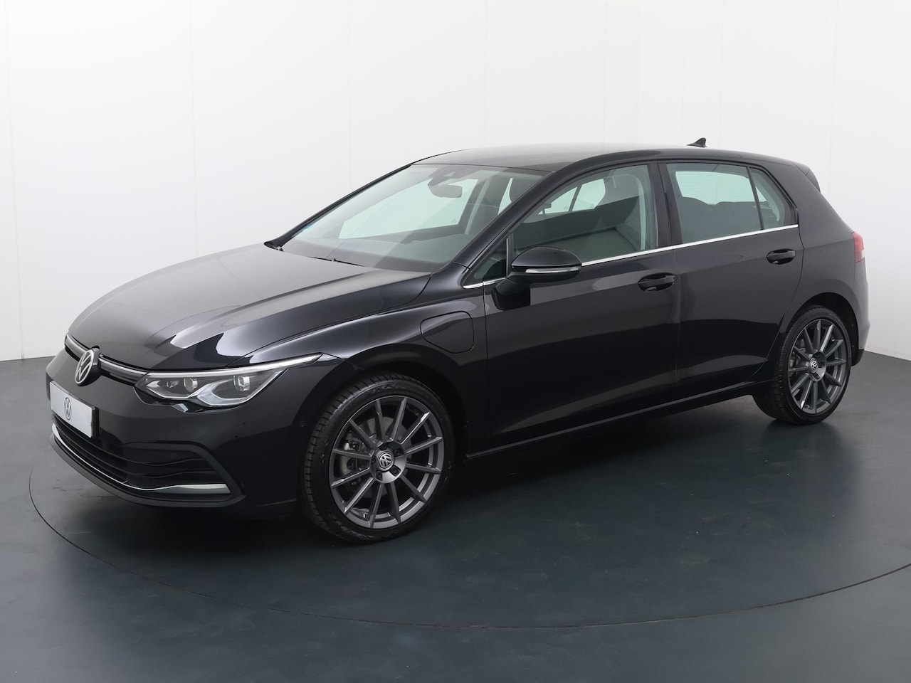 Volkswagen Golf - 1.4 eHybrid Style | 204 PK | Lichtmetalen velgen | Parkeersensoren voor en achter | Achter - AutoWereld.nl