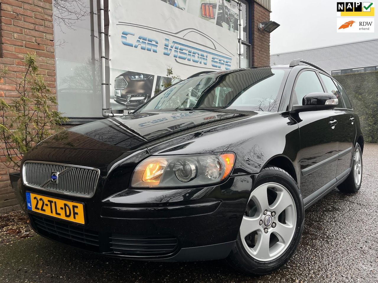 Volvo V50 - 2.4i|Trekhaak|Schuif-kanteldak|Stoelverwarming|Youngtimer|170PK| - AutoWereld.nl