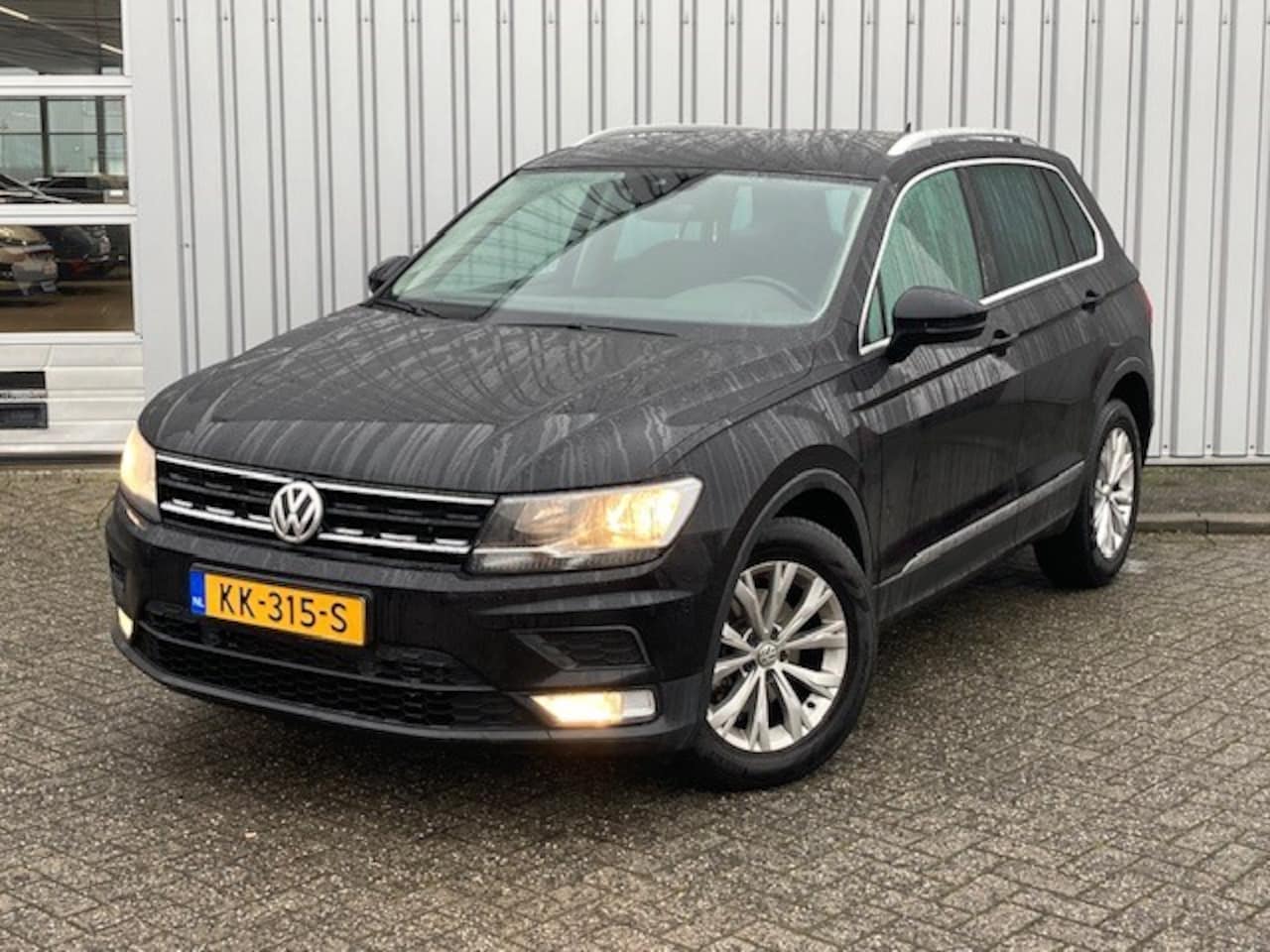 Volkswagen Tiguan - 1.4 TSI Comfortline 126pk | 1e eigenaar | Cruise control | Trekhaak | Privacy glass | Park - AutoWereld.nl