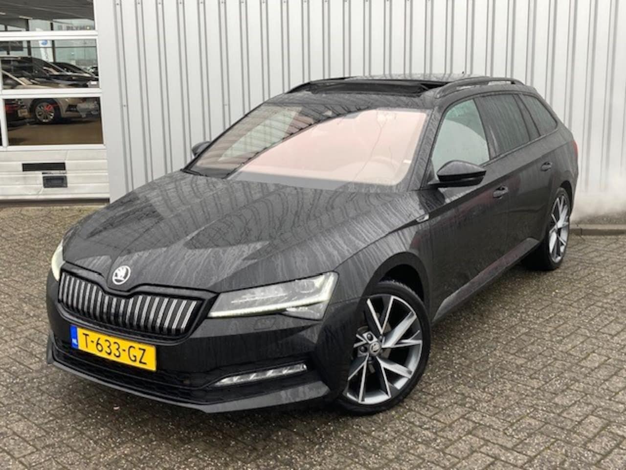 Skoda Superb Combi - 1.4 TSI iV Sportline Business 218pk | Adaptief cruise control | Navigatie | Panorama dak | - AutoWereld.nl