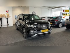 Volkswagen T-Cross - 1.0 TSI Style, Navigatie, Climate, ACC, Camera, Trekhaak, Lichtmetaal