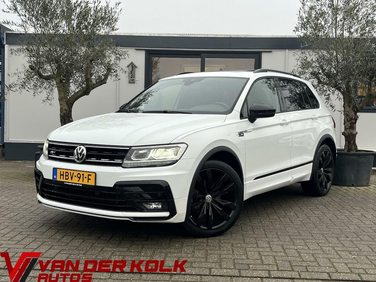 Volkswagen Tiguan - 1.5 TSI R-Line In/Exterieur Panorama Digital Cockpit Automaat LED Carplay - AutoWereld.nl