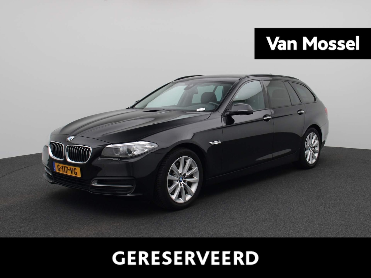 BMW 5-serie Touring - 528i Executive | Lederen Bekleding | Navigatie | Stoelverwarming | LED Verlichting | - AutoWereld.nl