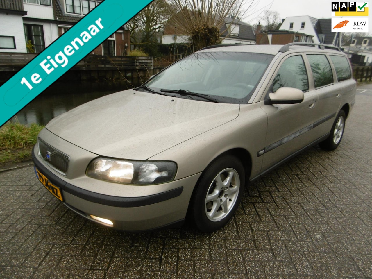 Volvo V70 - 2.4 Comfort Leder Clima Trekhaak 1800kg Youngtimer - AutoWereld.nl