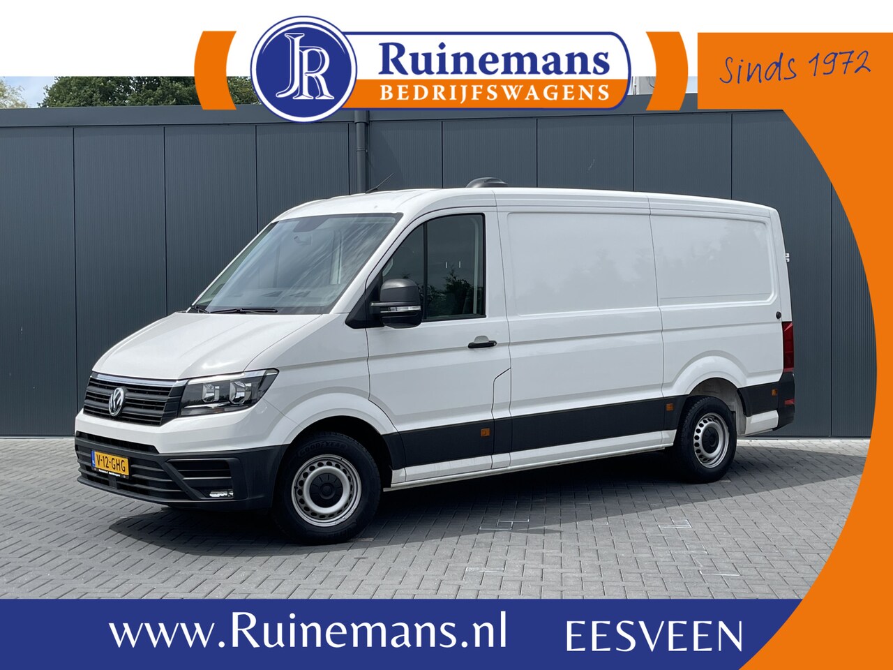 Volkswagen Crafter - 2.0 TDI 177 PK / L3H2 / AIRCO / 3.000 KG AHG / BIJRIJDERSBANK / STANDKACHEL / TREKHAAK - AutoWereld.nl