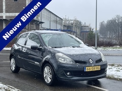 Renault Clio - 1.6-16V Initiale | Luxe uitvoering | Lederen Bekleding | Airco | Stoelverwarming