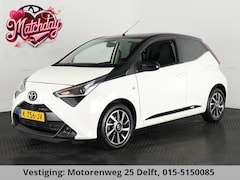 Toyota Aygo - 1.0 VVT-i X-PLAY BI-TONE AUTOMAAT CARPLAY NAVI.CAMERA.SPORTVELGEN.GARANTIE TOT 2031