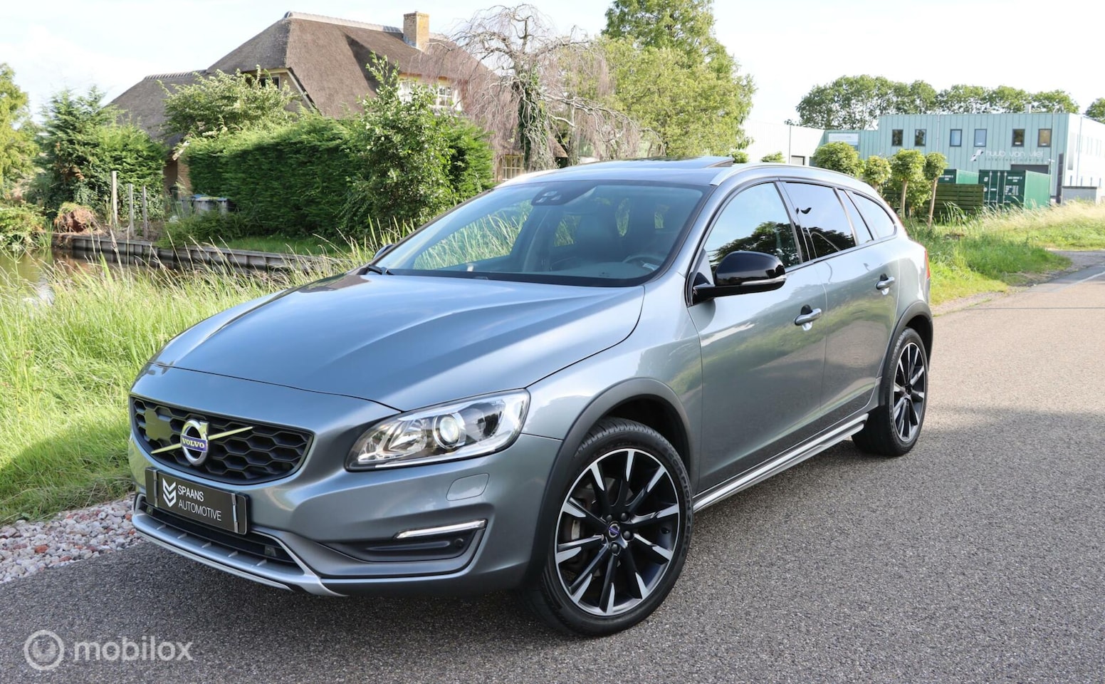 Volvo V60 Cross Country - 2.0 D4 AUT / Pano / BLIS / Navi - AutoWereld.nl