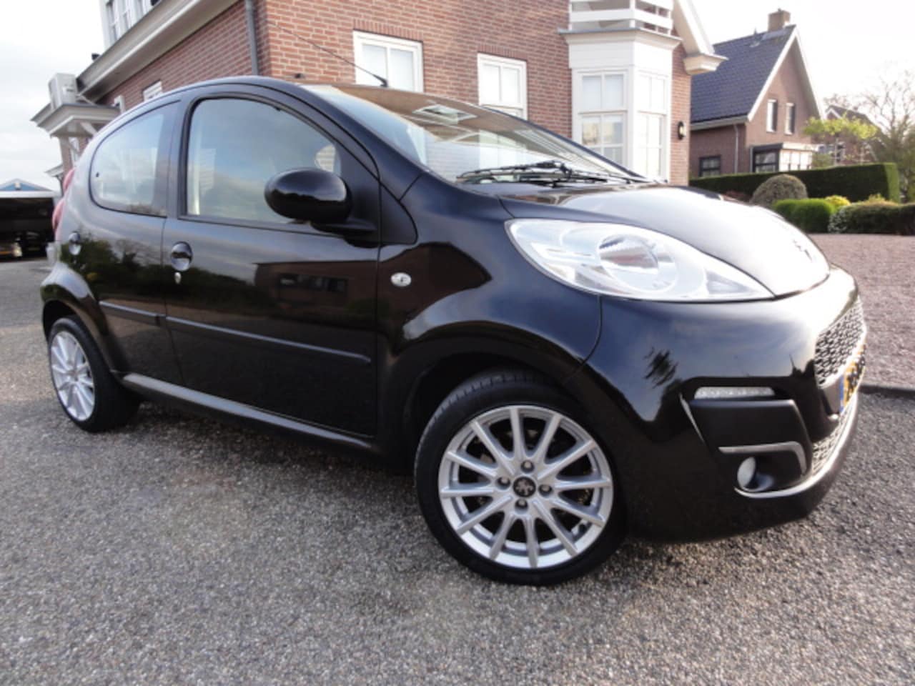 Peugeot 107 - 1.0 Active 5DRS AIRCO !! - AutoWereld.nl