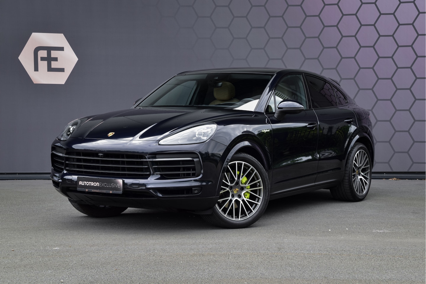 Porsche Cayenne Coupé - 3.0 E-Hybrid | ACHTERASBESTURING | BOSE | DAB | ADAPTIVE LUCHTVERING | SFEERVERLICHTING | - AutoWereld.nl