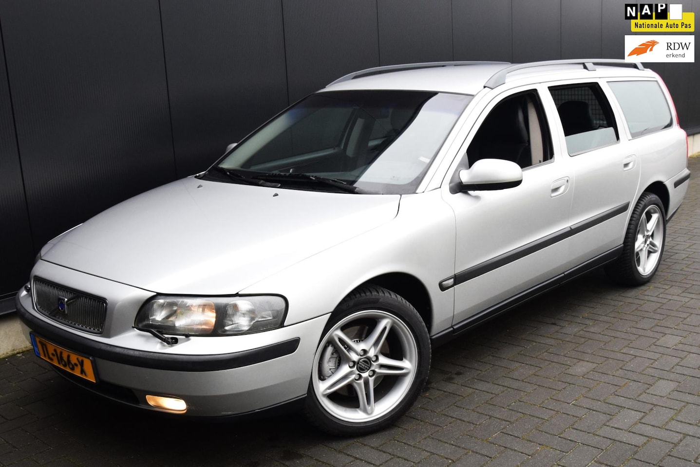 Volvo V70 - 2.3 T-5 Automaat 250 pk - AutoWereld.nl