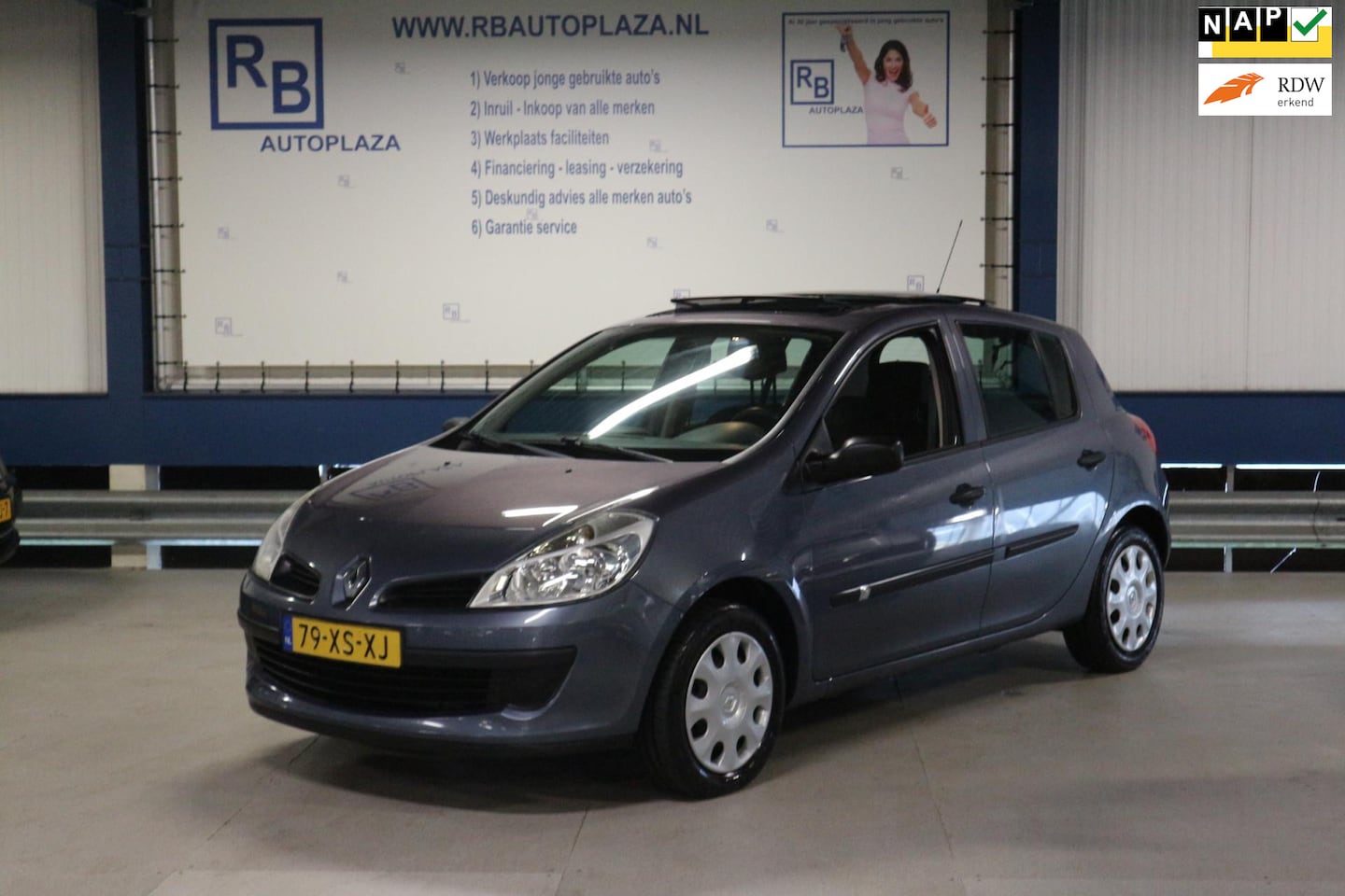 Renault Clio - 1.2-16V Business Line / Pano / Airco - AutoWereld.nl