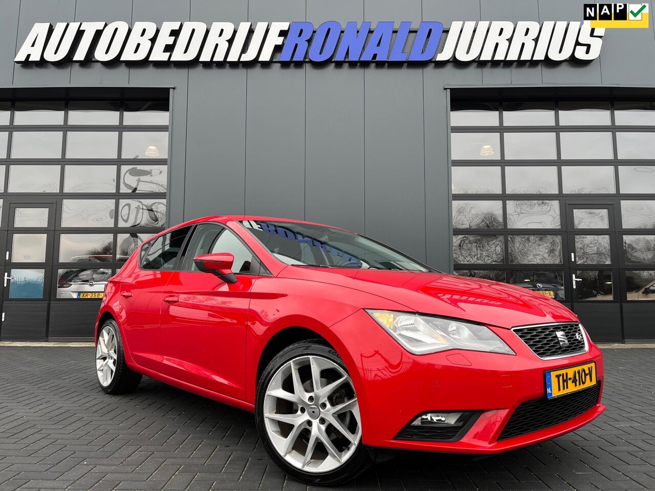 Seat Leon - 1.2 TSI Style FR Business Navigatie/Climatronic/Trekhaak/Stoelverwarming/Dealer onderhoude - AutoWereld.nl