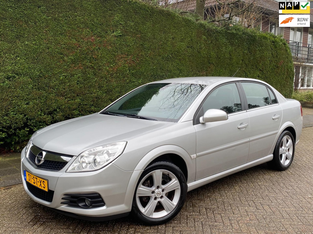 Opel Vectra - 2.2-16V RIJDT SUPER/LAGE KM/1e EIGENAAR/LEER!!! - AutoWereld.nl