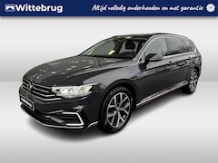 Volkswagen Passat Variant - 1.4 TSI PHEV GTE Business / Panorama dak / 17 inch / Achteruitrijcamera / Stoelverwarming