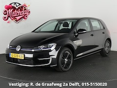 Volkswagen e-Golf - Black Edition 100 kW | Navigatie | Climate Control | Lichtsensor |