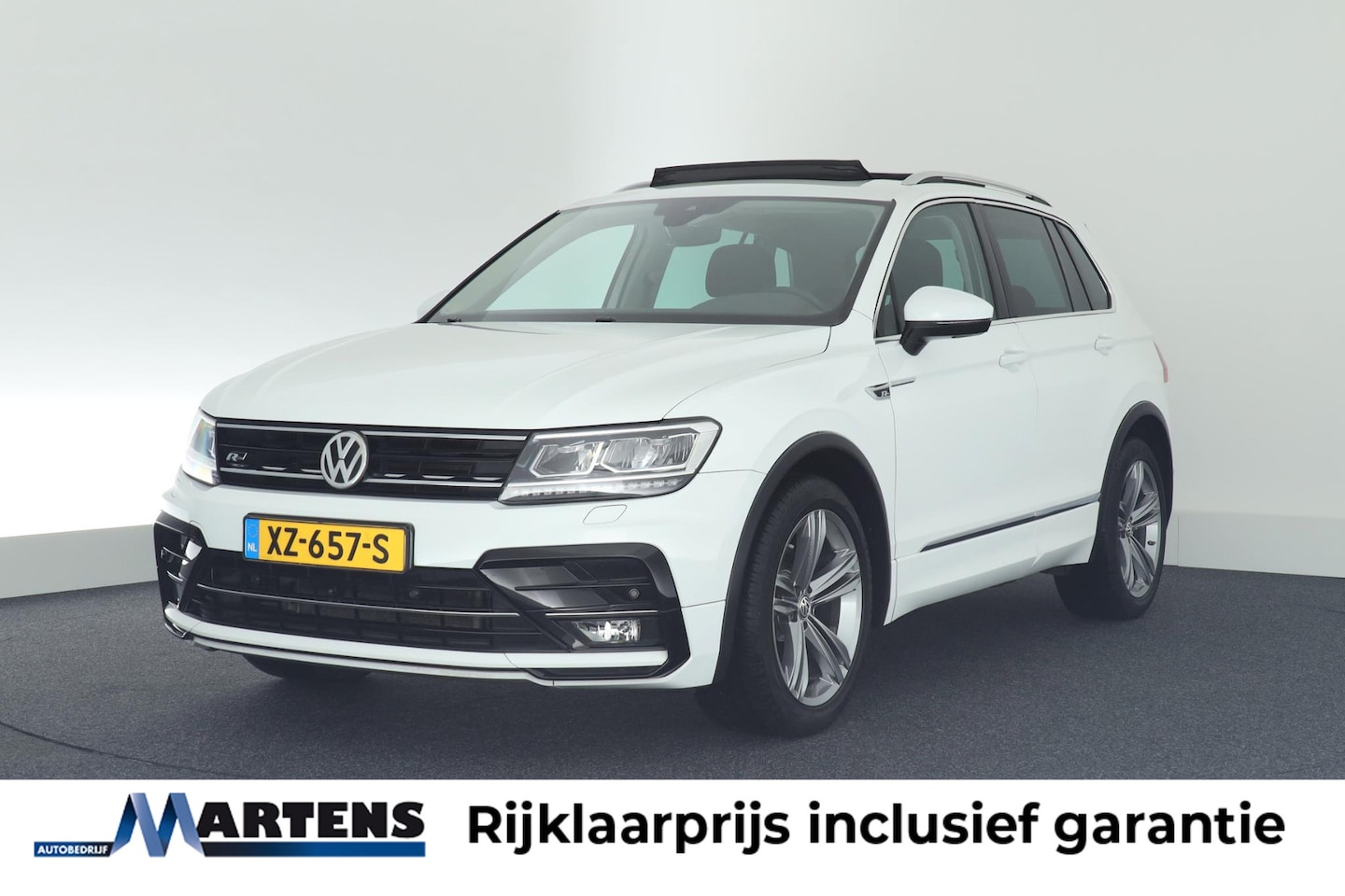 Volkswagen Tiguan - 1.4 TSI 150pk DSG ACT R-Line Sound Trekhaak 360Camera Panoramadak Navigatie - AutoWereld.nl