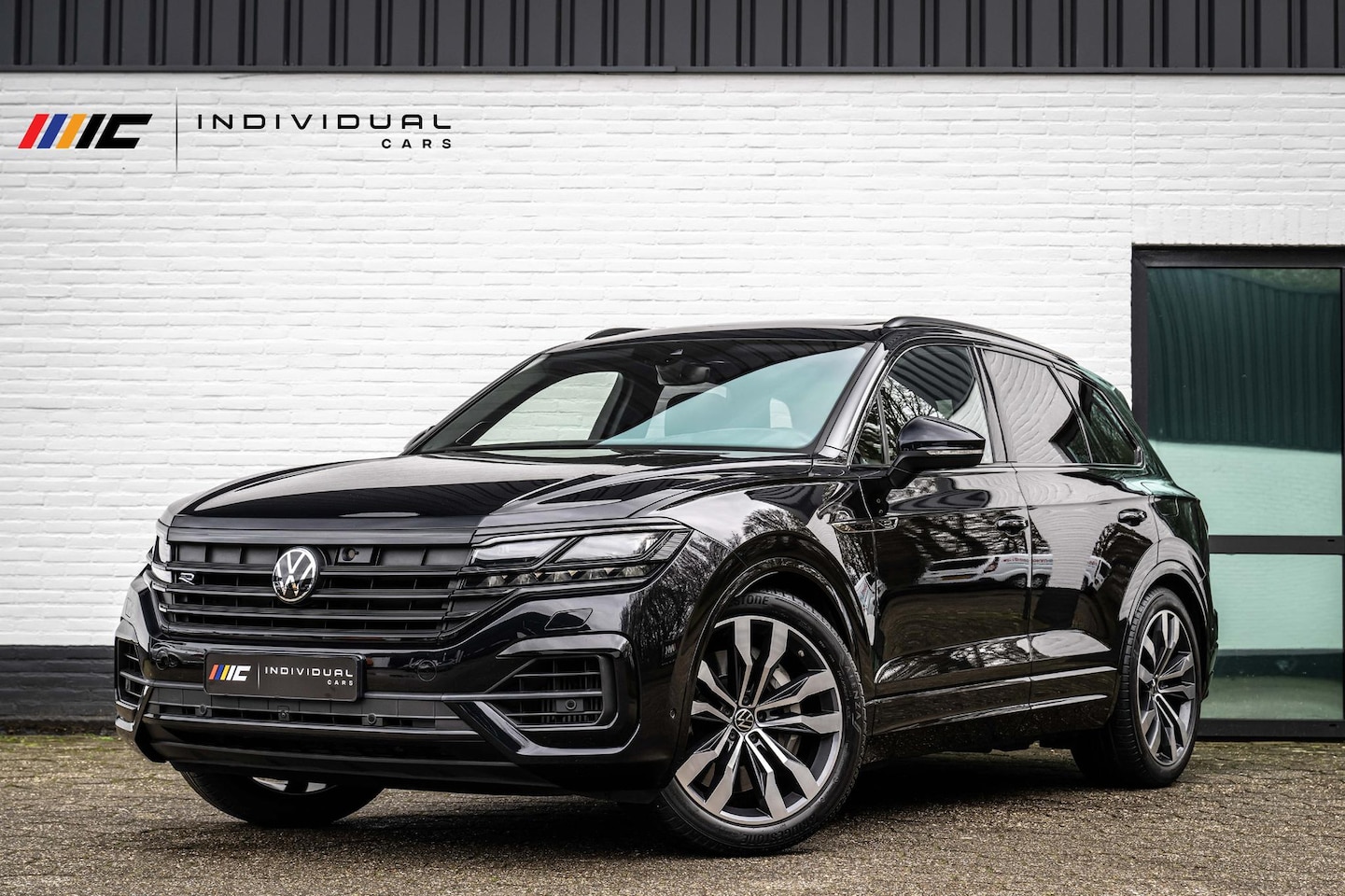 Volkswagen Touareg - R 3.0 V6 TSI eHybrid 462pk Puglia Nightvision Pano - AutoWereld.nl