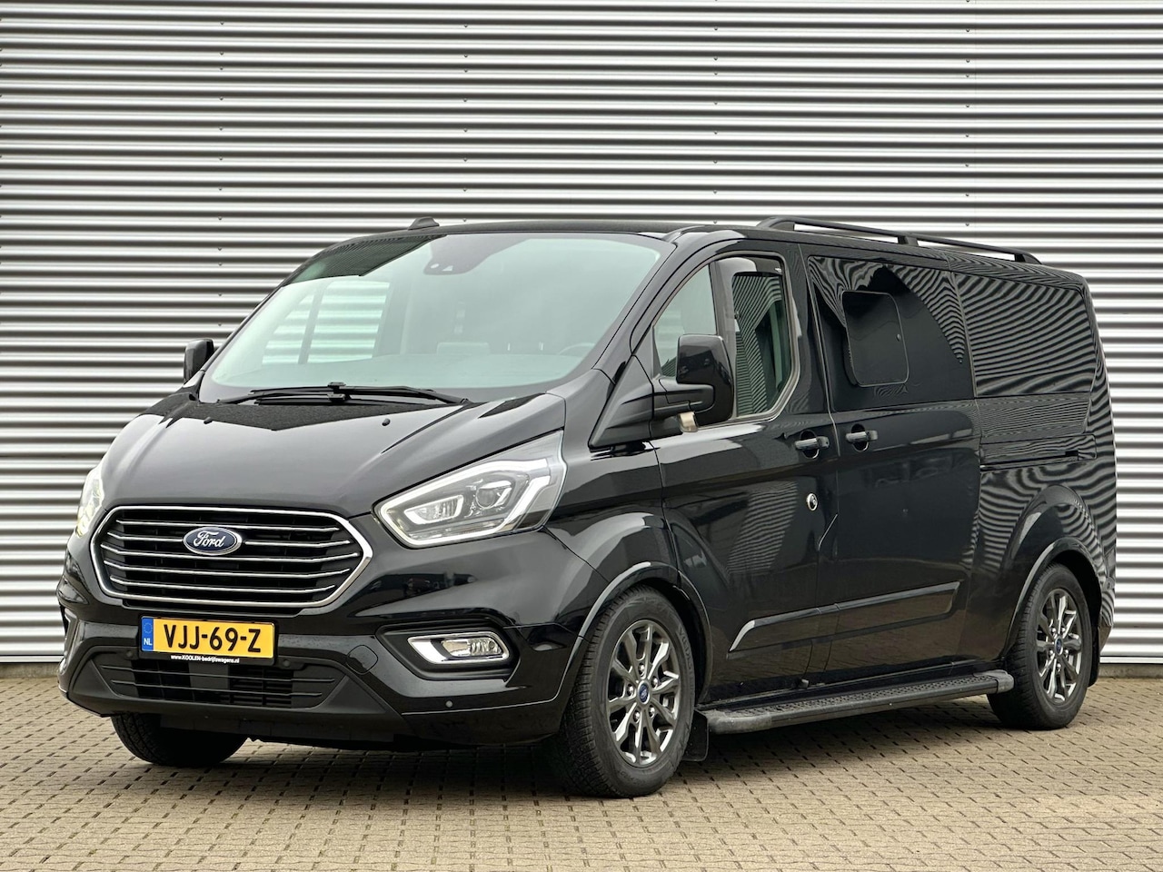 Ford Transit Custom - 320 170 pk Titanium L2H1 Sport DC Dubbele cabine Platinum 185PK - AutoWereld.nl