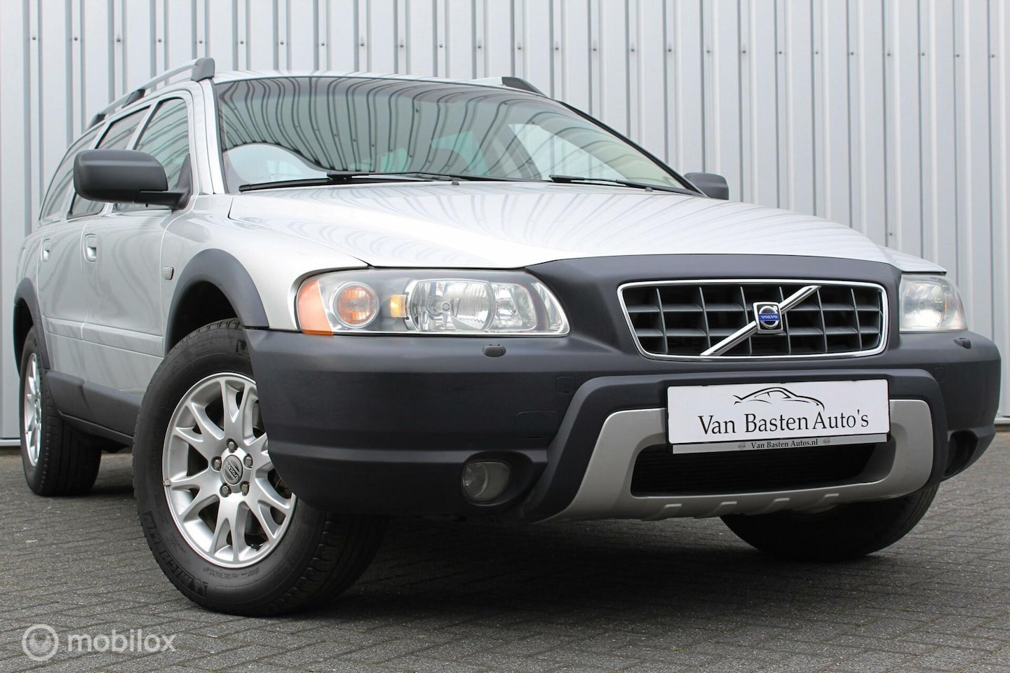 Volvo XC70 - 2.5 T AWD Summum | Aut | Leder | Youngtimer | 05 | Trekhaak | Volledige historie | - AutoWereld.nl