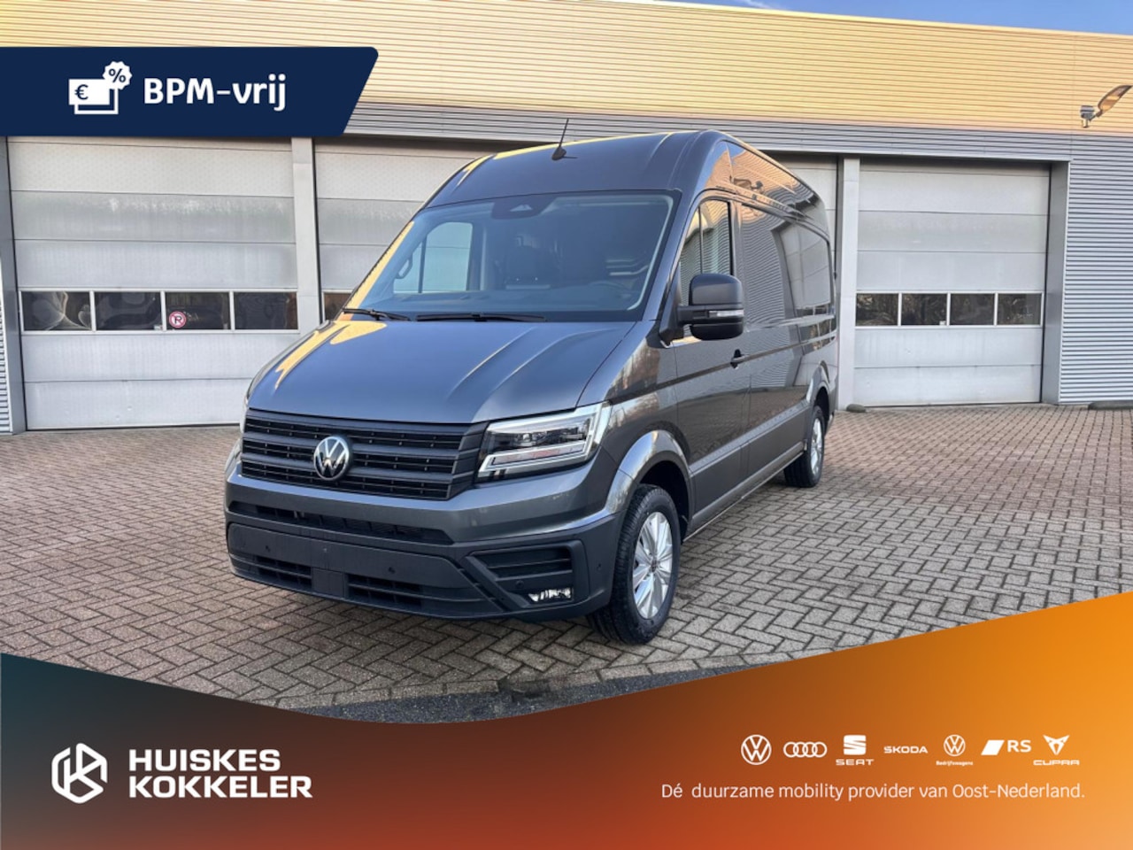 Volkswagen Crafter - Bestelwagen 35 2.0 TDI 177pk automaat L3H3 Exclusive ACC I LM 17'' velgen I App connect I - AutoWereld.nl