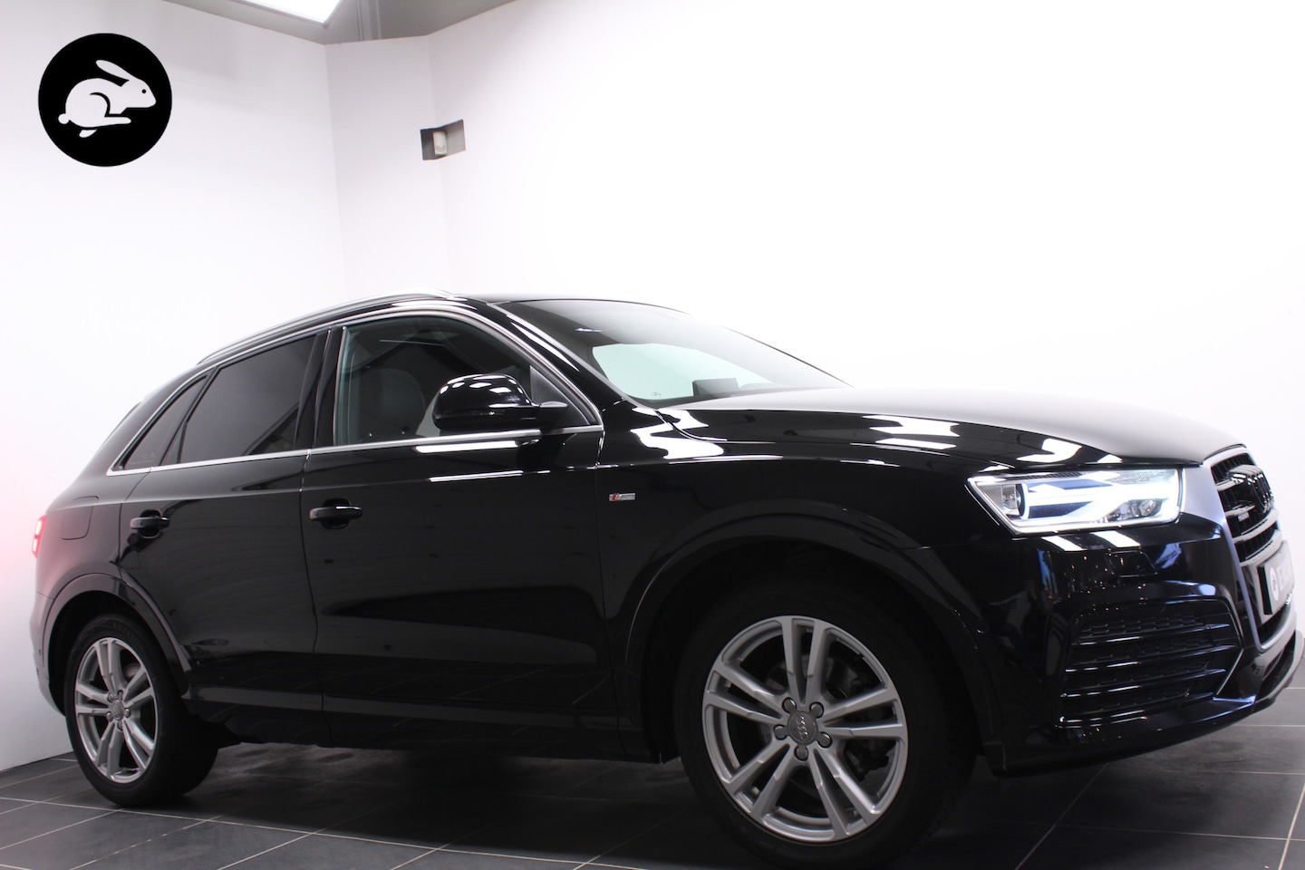 Audi Q3 - 2.0 TFSI quattro S-Line/Pano dak/Trekhaak/Camera - AutoWereld.nl