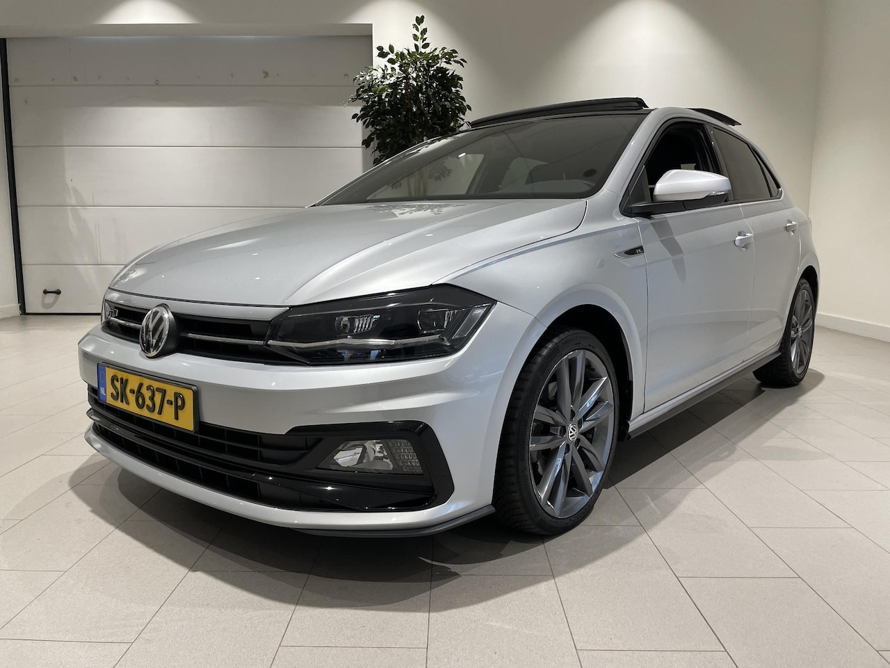 Volkswagen Polo - 1.0 TSI R-Line 116 PK | Apple Carplay | Panoramadak | Climate Control | LED+ Koplampen | D - AutoWereld.nl